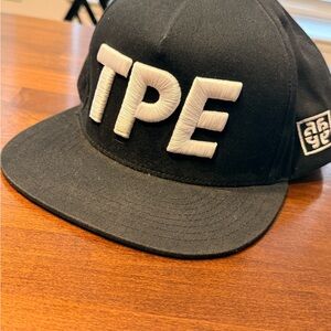 Akufuncture Black TPE Embroidered Snapback Hat